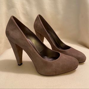 ✨EUC Banana Republic Virginia Genuine Suede Taupe Heels